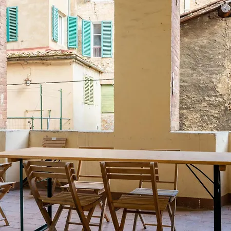 A Due Passi Da Piazza Del Campo アパート