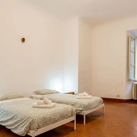 A Due Passi Da Piazza Del Campo